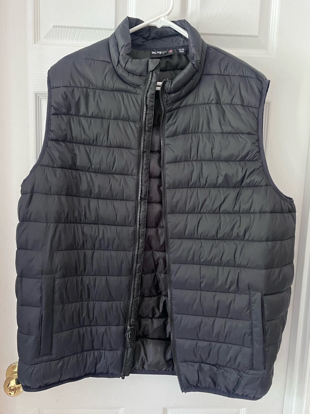 XL Swiss Tech Men's Black Quilted Puffer Vest